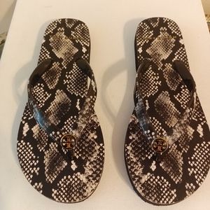 Tory Burch Animal print black and white rubber flip flops size 5